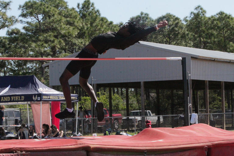 Navarre, Pace, Tate track and field teams compete at District 1-4A meet ...