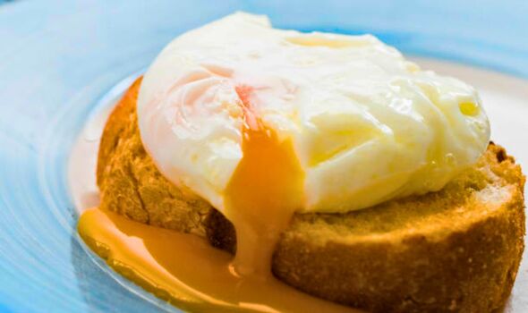 how to, jamie oliver shares how to make ‘perfect' poached egg in 5 minutes without using vinegar