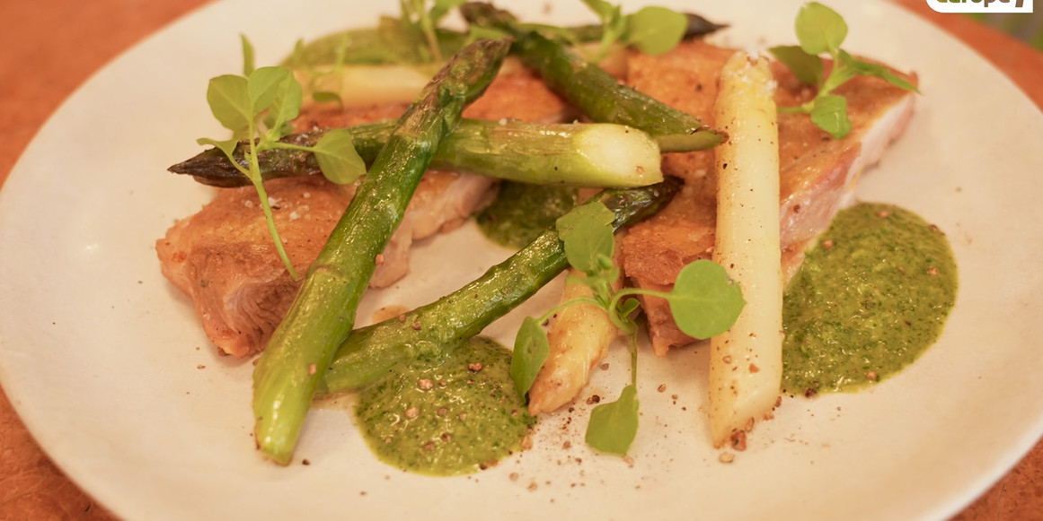video – les recettes des bons vivants : cuisses de poulet désossées à plat par le chef arthur auguy