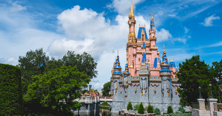 Hoping to do Walt Disney World on a budget? While there’s no arguing that the Most Magical Place on Earth is also one of the most expensive, there are ways to cut costs and stick to a realistic budget. We’ll be sharing our best tips on how to do exactly that so you can have your best […]