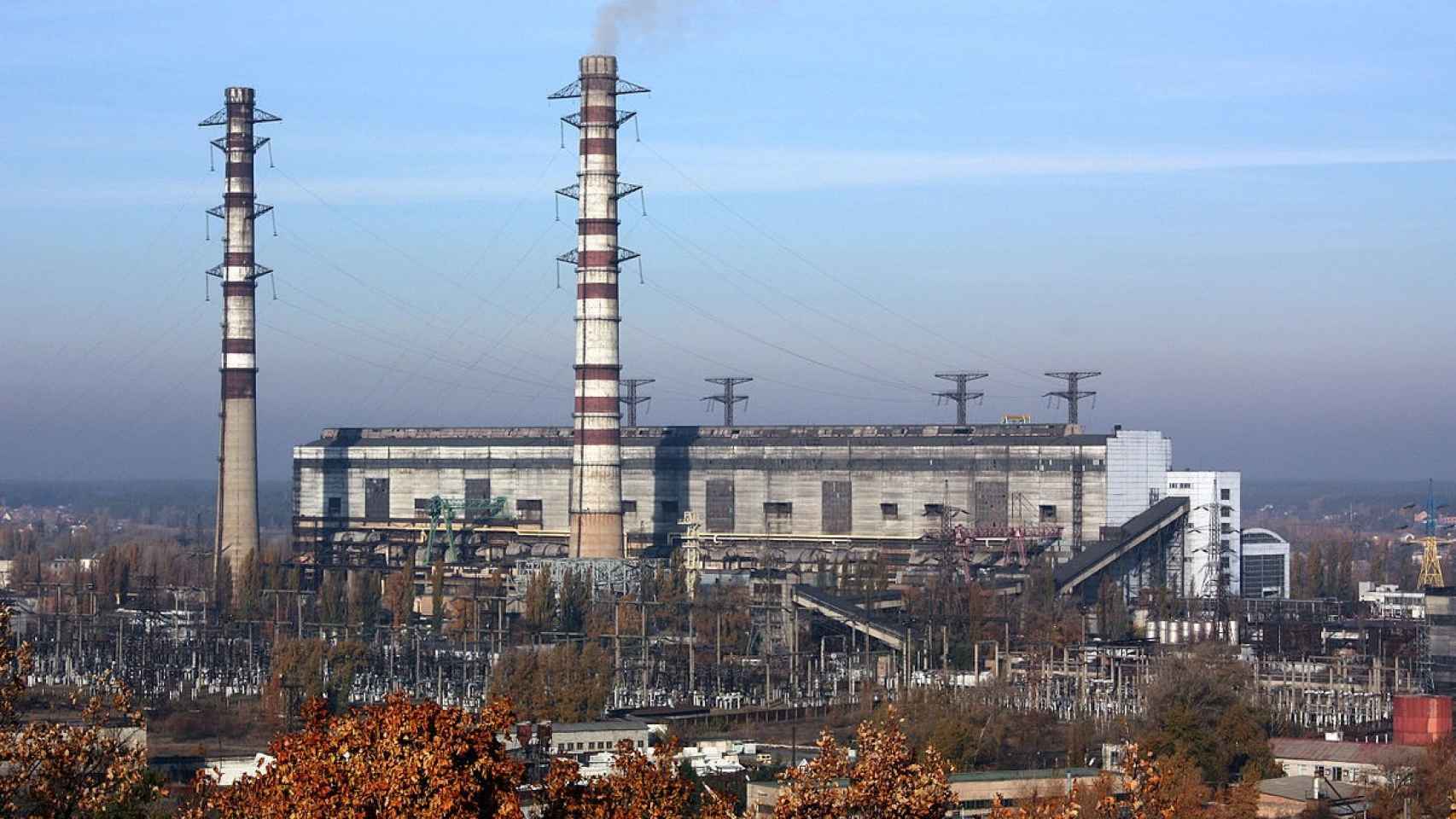 los ataques aéreos rusos destruyen la mayor central eléctrica de kiev, una térmica de carbón de 1.800 mw