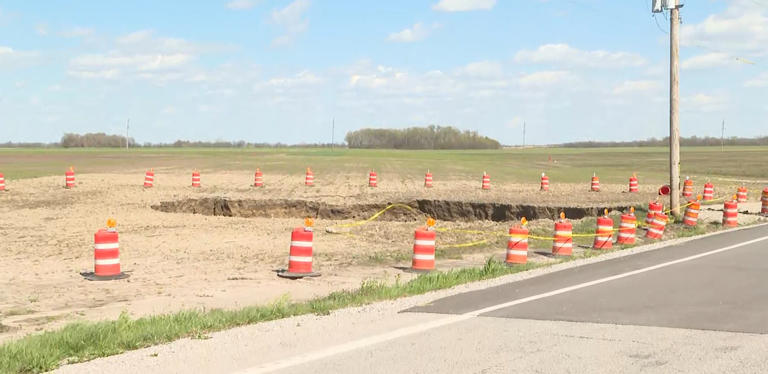 Large sinkhole in Montgomery Co., Ill., closes portion of Route 185