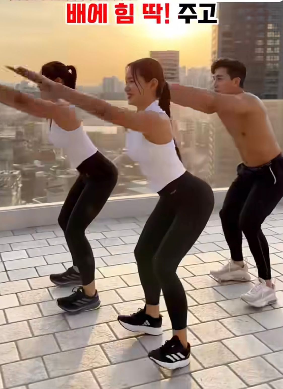 descubre el ejercicio coreano de un solo movimiento para aplanar el vientre inflamado