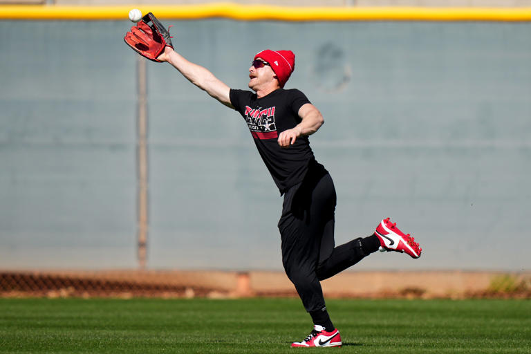 Cincinnati Reds center fielder TJ Friedl (29) catches a line drive in center field during spring training workouts, Wednesday, Feb. 14, 2024, at the team’s spring training facility in Goodyear, Ariz.