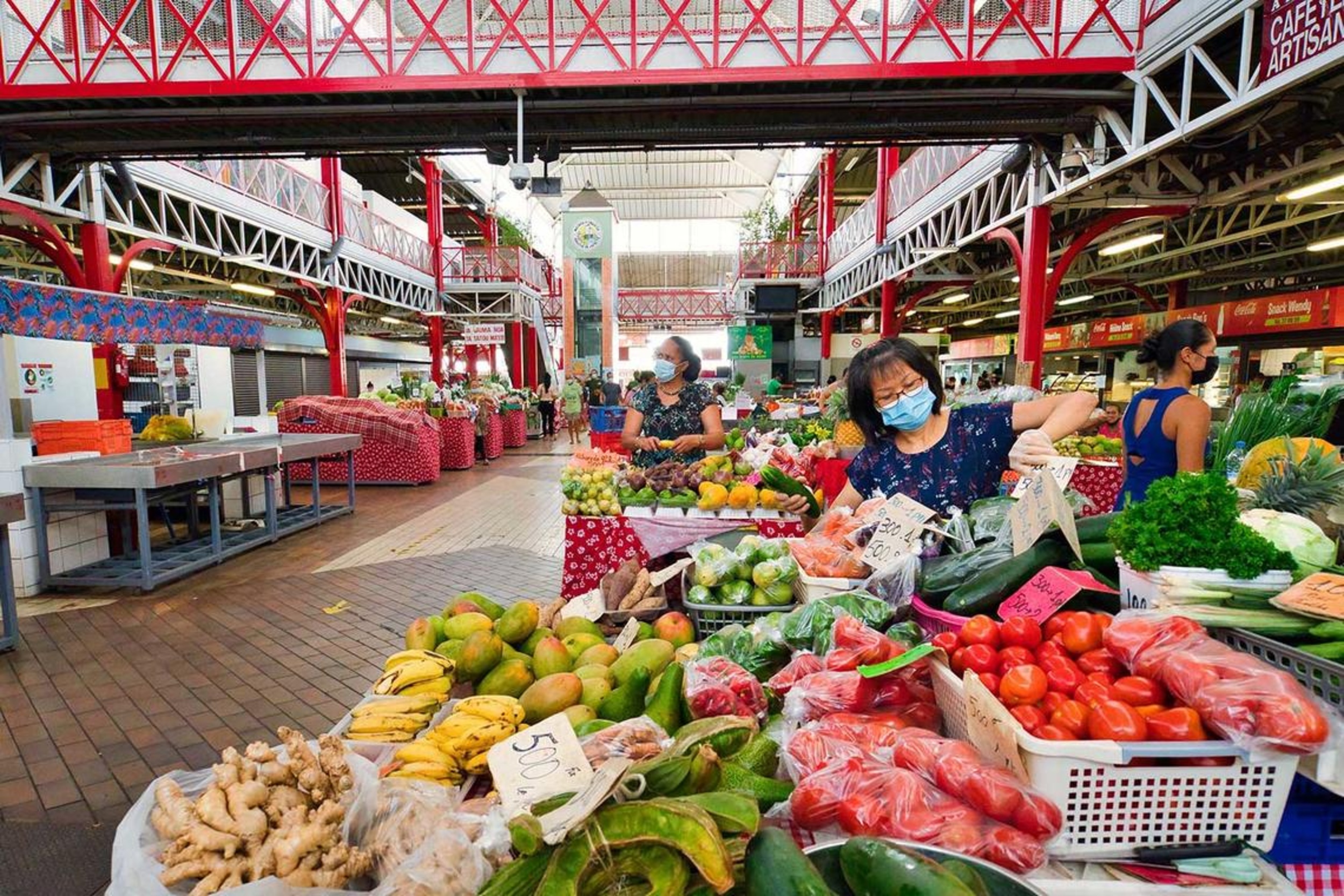 <p>This market is similar to one you might find in Europe. It spans multiple stories and is a maze of locally grown fruits, vegetables, meats, and pastries. I was reminded of a market in Italy, but the Papetee market has many more coconuts.</p><p>You may also like: <a href='https://www.yardbarker.com/lifestyle/articles/our_25_favorite_fair_foods_of_all_time_041224/s1__24412345'>Our 25 favorite fair foods of all time</a></p>