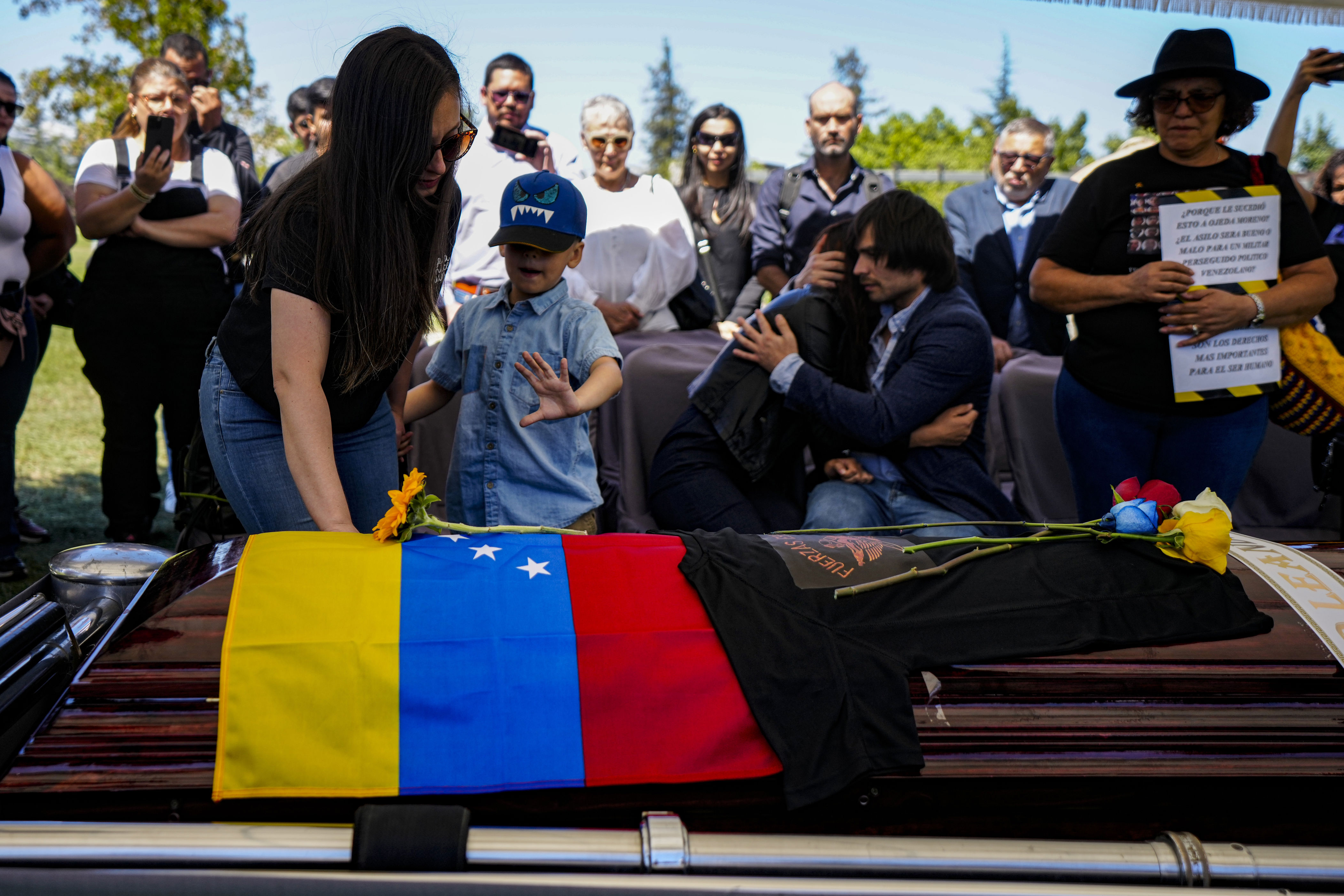 chile calls for the extradition of venezuelans after dissident’s murder