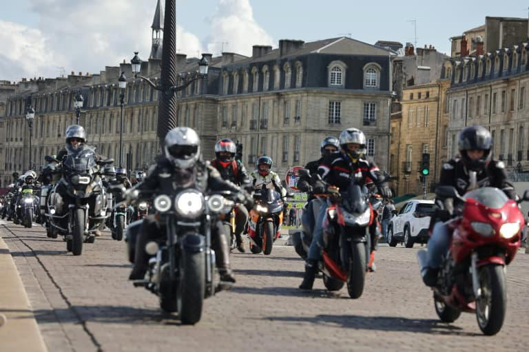 Des motards manifestent dans toute la France contre l'instauration d'un contrôle technique pour les deux-roues motorisés, le 13 avril 2024.