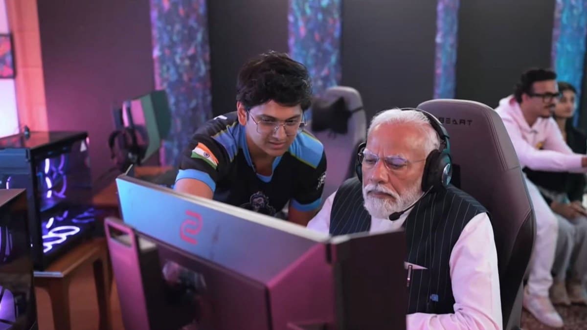 pm narendra modi meets india's leading gamers, engages in thorough discussion | watch
