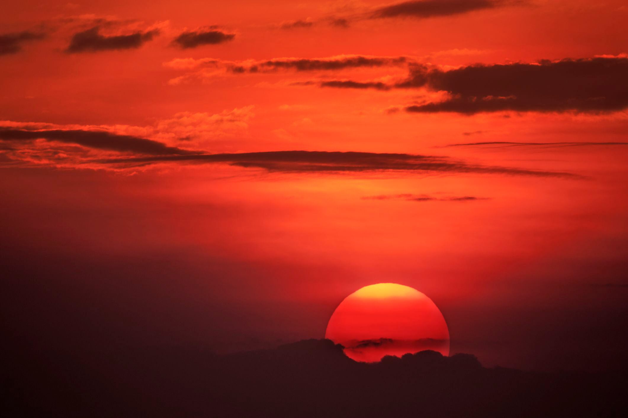 ¿por qué se ve rojo el sol? explicación científica