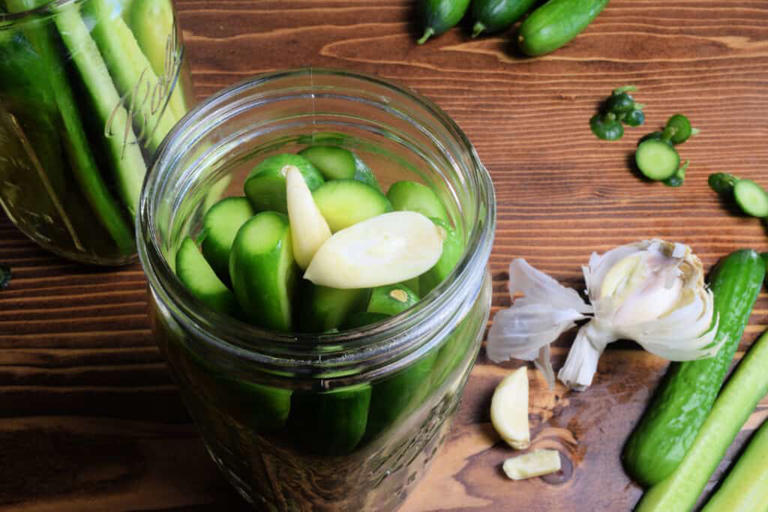 How to Make Easy Homemade Fermented Dill Pickles