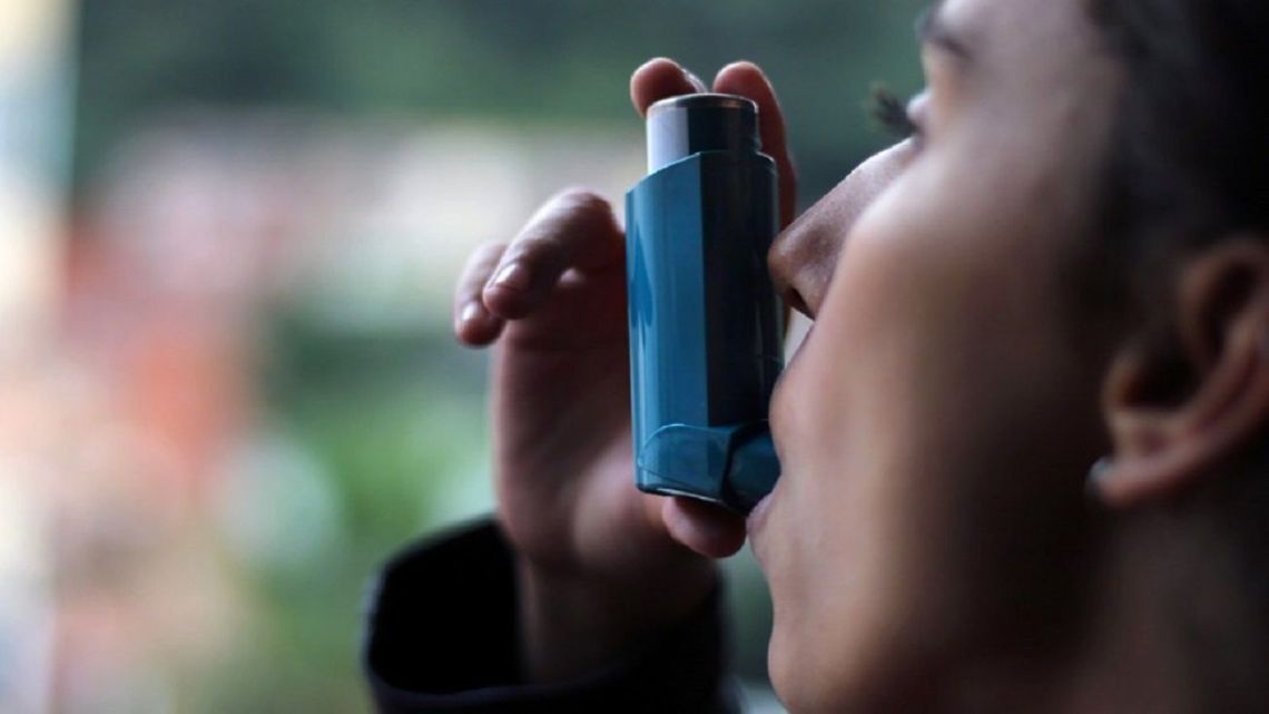 cómo controlar los síntomas del asma y las alergias