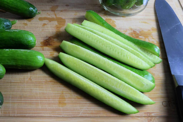 How to Make Easy Homemade Fermented Dill Pickles