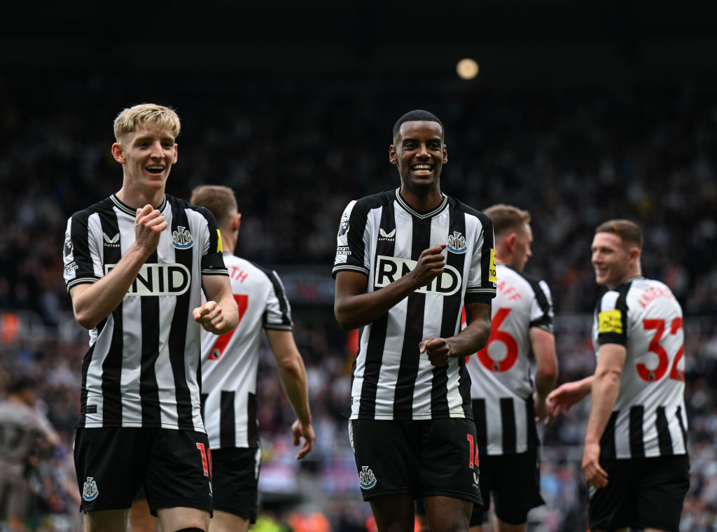 Gordon E Isak Comandam Atropelo Do Newcastle Sobre O Tottenham Na ...