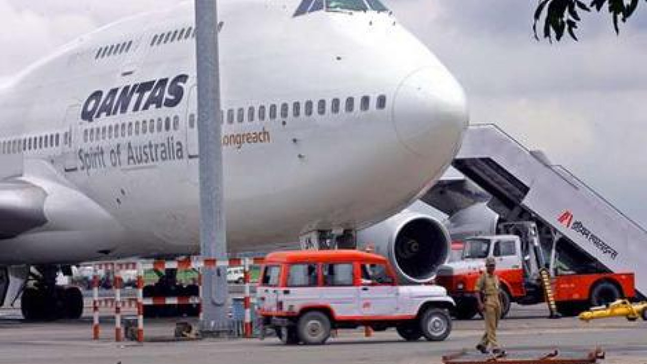 κλιμακώνεται η ανησυχία για τη μέση ανατολή: η qantas airways τροποποιεί προσωρινά τις πτήσεις της - η ολλανδία κλείνει προληπτικά την πρεσβεία στην τεχεράνη