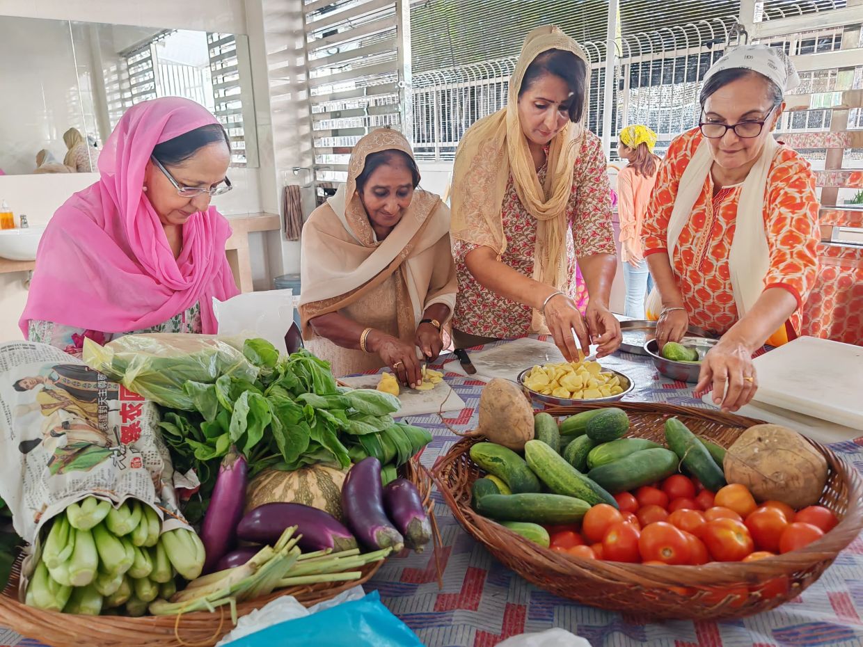sikh community in penang celebrate vaisakhi through selfless service