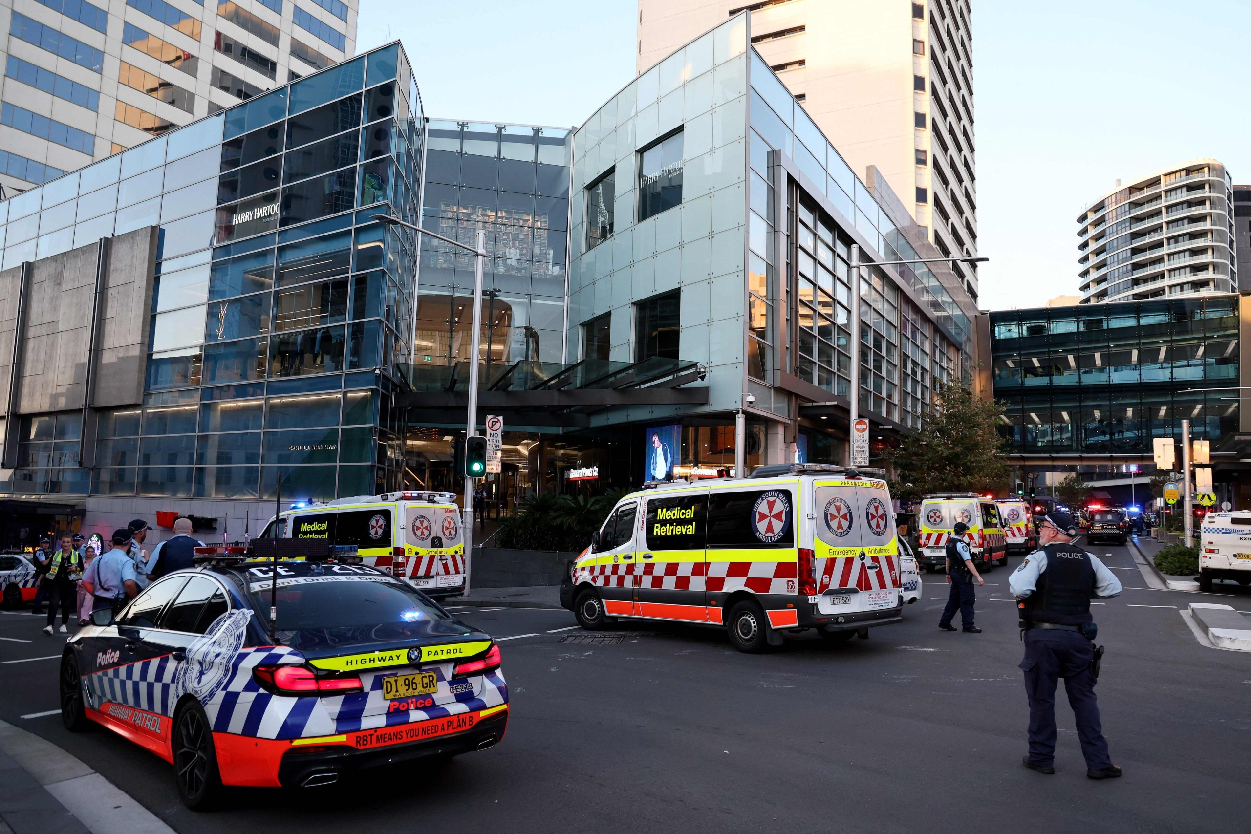 australiassa hyökkäys ostoskeskuksessa, useita kuoli