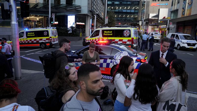 késelés és káosz egy sydney-i bevásárlóközpontban: öt áldozat, a támadót lelőtték
