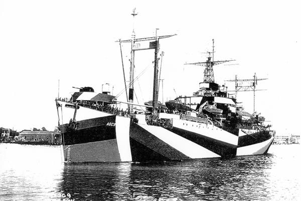 ほぼ“戦わない旗艦” マッカーサーも乗った「揚陸指揮艦」が生まれたワケ “生き残り”は今も日本に