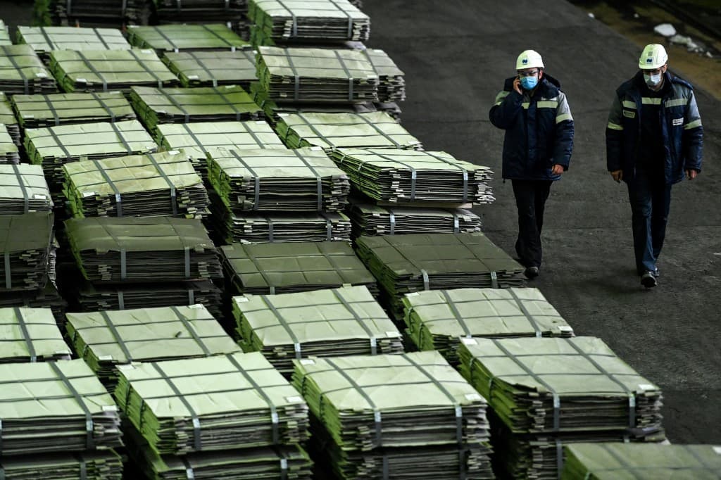 les etats-unis interdisent l'importation de plusieurs métaux russes