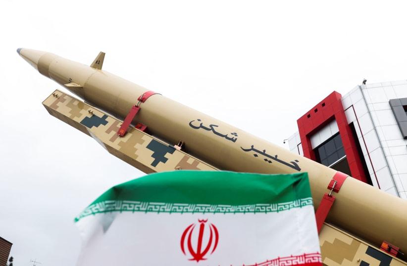 i giochi nucleari dell’iran, che ha 121 chili di uranio arricchito al 60%. teheran quasi pronta per la bomba atomica
