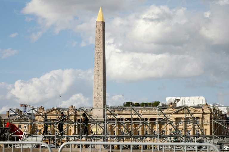 jo-2024: au pied des monuments parisiens, les stades temporaires prennent forme