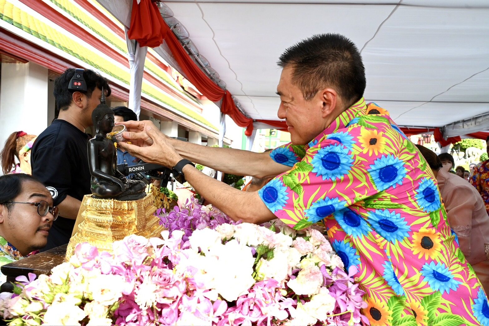 ‘เสริมศักดิ์’ เปิดงานประเพณีสงกรานต์ปีใหม่ไทย ผลักดันเป็น ‘เมืองแห่งเทศกาลโลก’ ชวน ปชช.สวมเสื้อลายดอก เที่ยวทั่วไทย