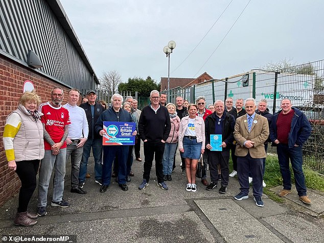 tories suspend the wife of lee anderson after photo appears to show her campaigning for reform uk with her husband