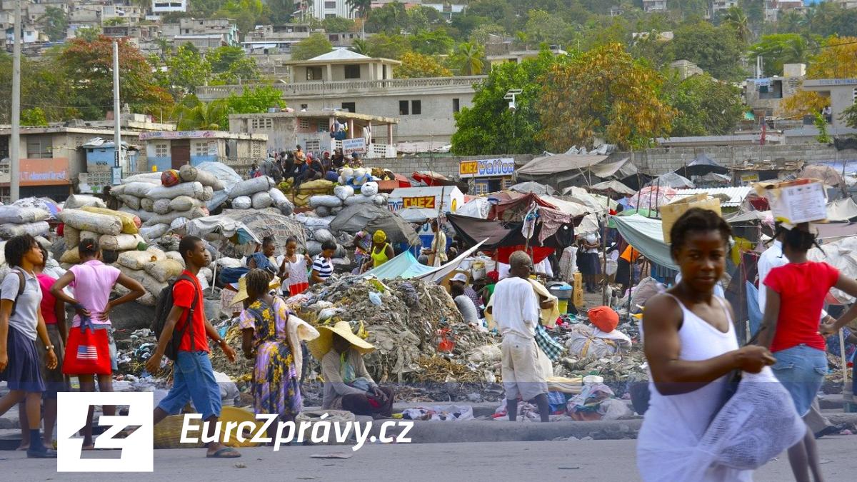 z haiti uprchlo kvůli nepokojům téměř 100 tisíc lidí