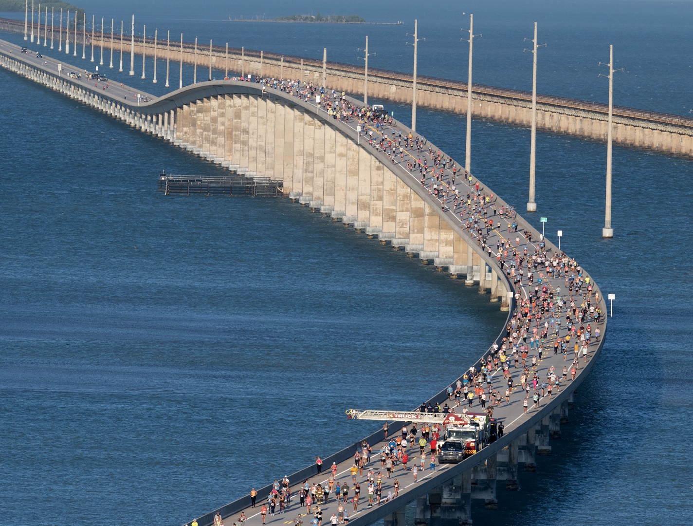 la carrera del puente de las siete millas atrae a 1.500 corredores en miami
