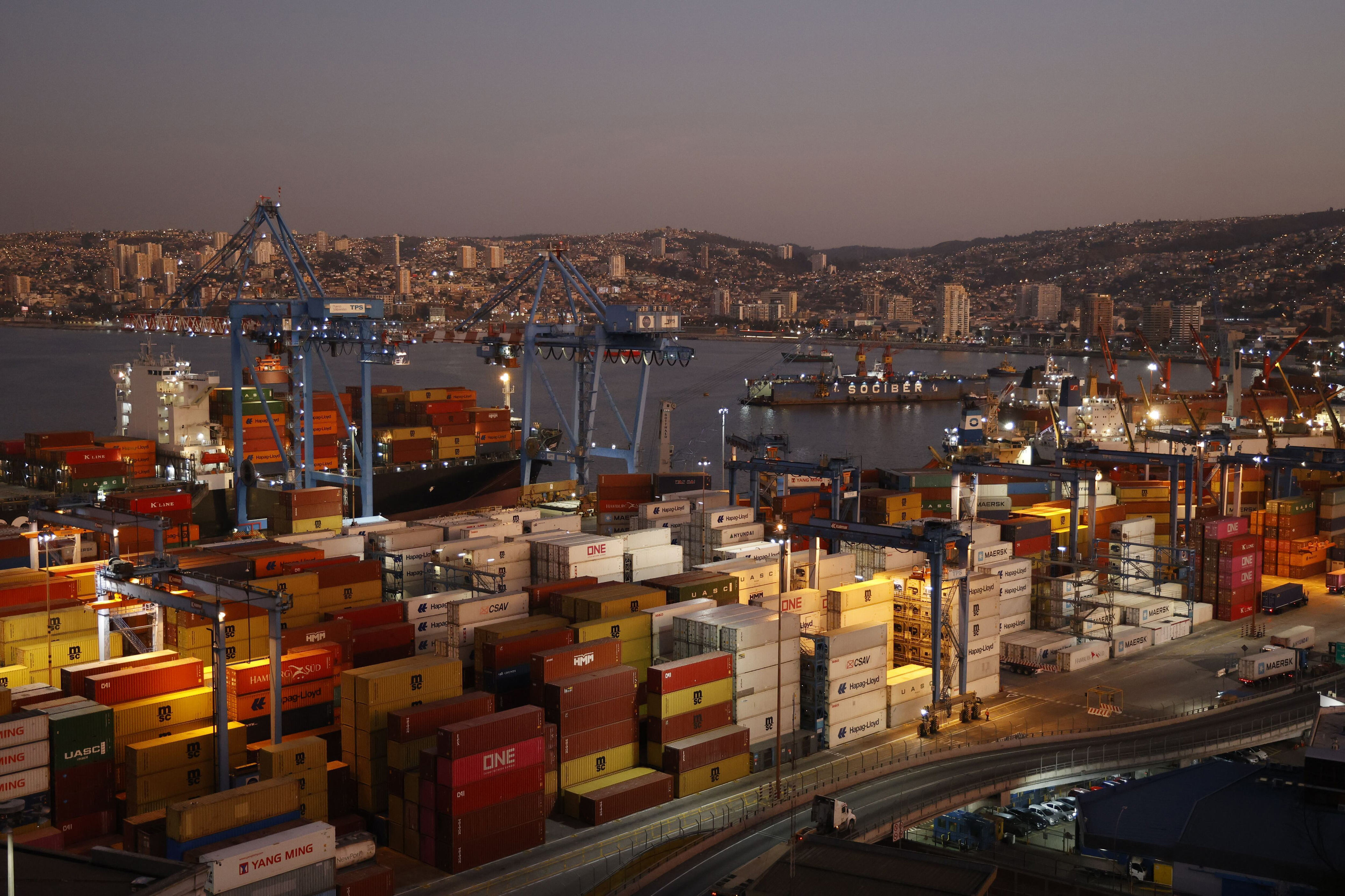gremio portuario advierte que paralización de trabajadores ha generado pérdidas de us$23 millones
