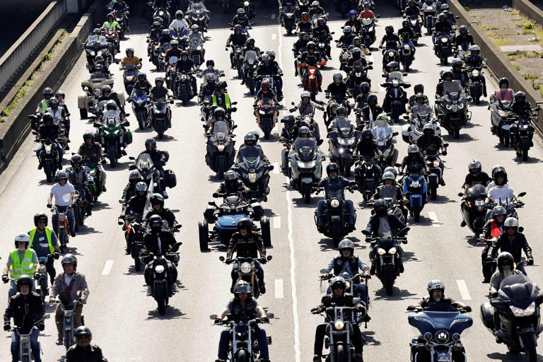 A Paris, 10 000 motards se sont rassemblés selon les organisateurs.