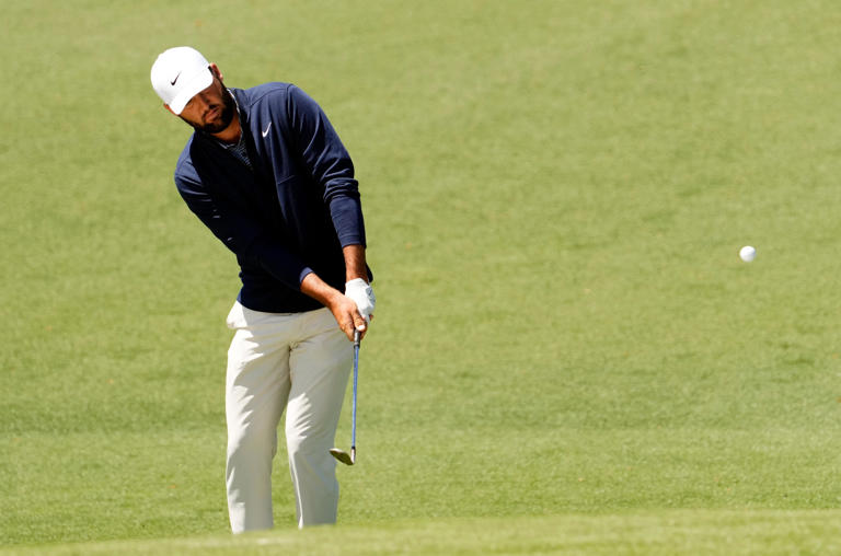 Scottie Scheffler steady at top of Masters leaderboard; Tiger Woods has