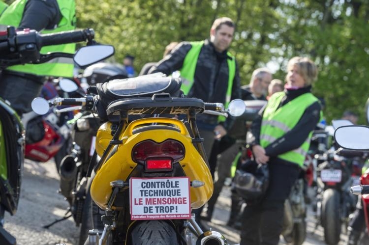 contrôle technique obligatoire pour les motos : des milliers de motards en colère défilent en france