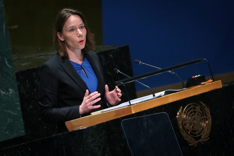 ministra holandesa de relações exteriores pede que irã 'desescale' situação com israel