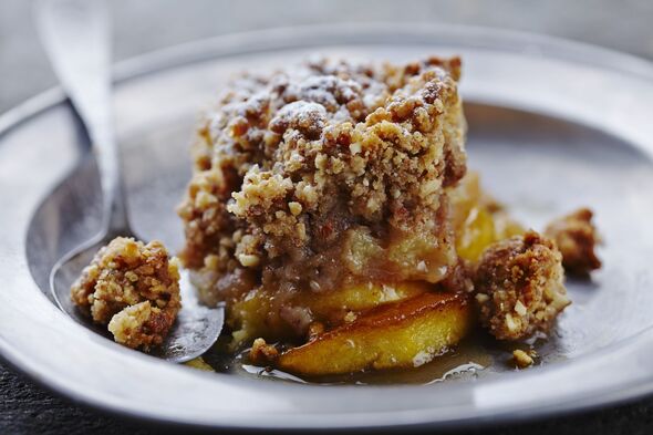 air fryer apple crumble recipe is 'super easy' and is made using five ingredients