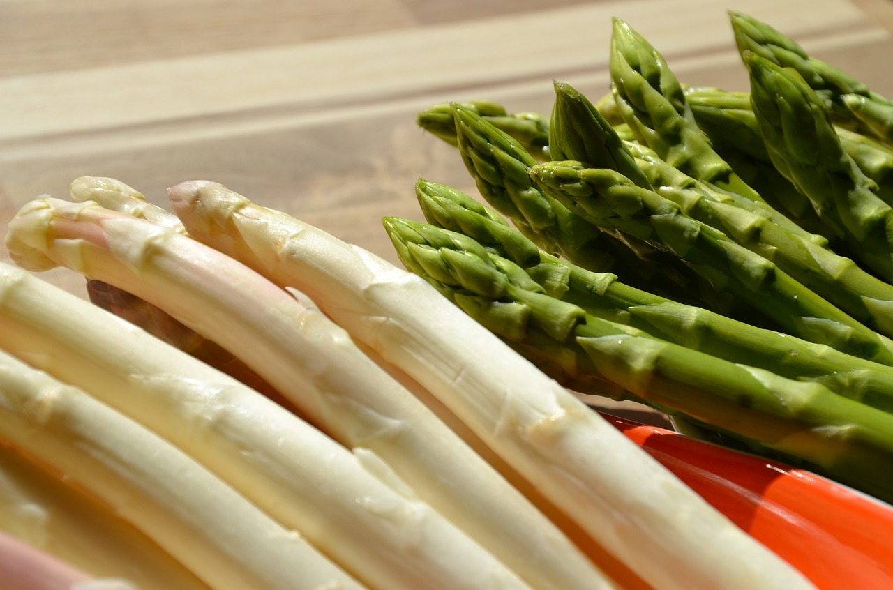 grüner & weißer spargel: richtige kochmethode und worauf man achten sollte