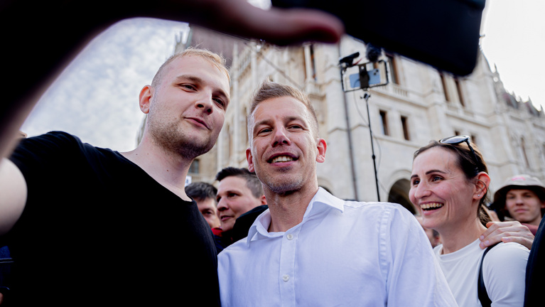 megvan a 20 ezer, magyar péter pártja elsőként gyűjtötte össze az aláírásokat az ep-választásra