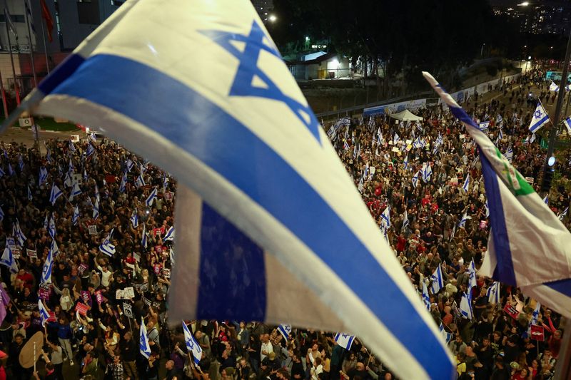 israelis rally against government amid deadlock on gaza hostages