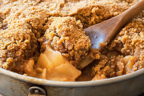 air fryer apple crumble recipe is 'super easy' and is made using five ingredients