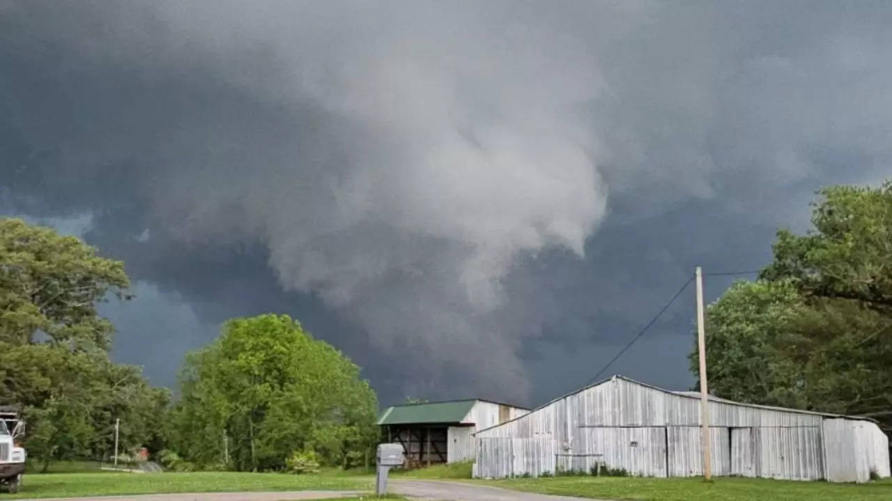 ohio tornado warning: twister to reach wedge, findlay, oxford, wood county amid touchdown in auglaize county
