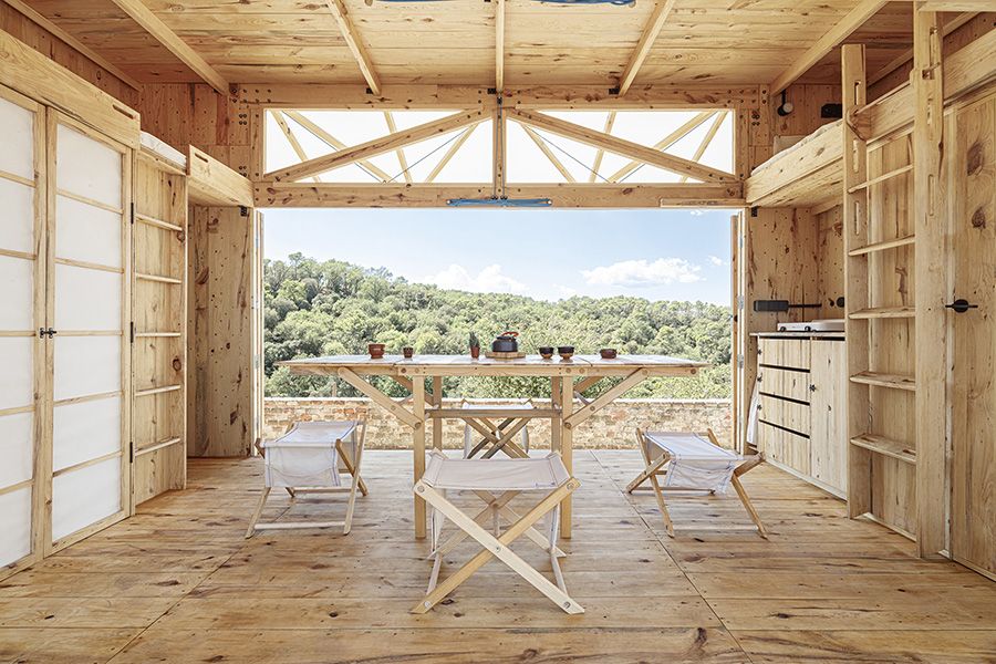 una casa móvil de madera fabricada en cataluña que es el sueño de todos los que quieren recorrer el mundo