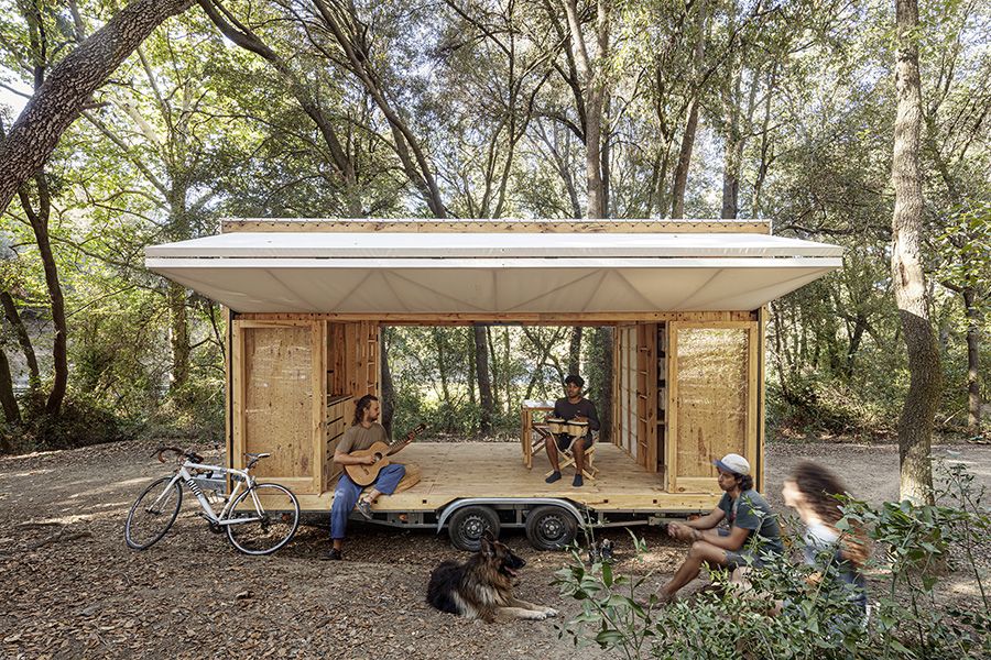 una casa móvil de madera fabricada en cataluña que es el sueño de todos los que quieren recorrer el mundo
