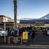Instagram-famous Japanese store near Mount Fuji issues apology in response to overtourism<br>