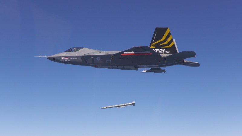 kf-21 보라매, 현존 최강 공대공미사일 '미티어' 첫 실사격 성공