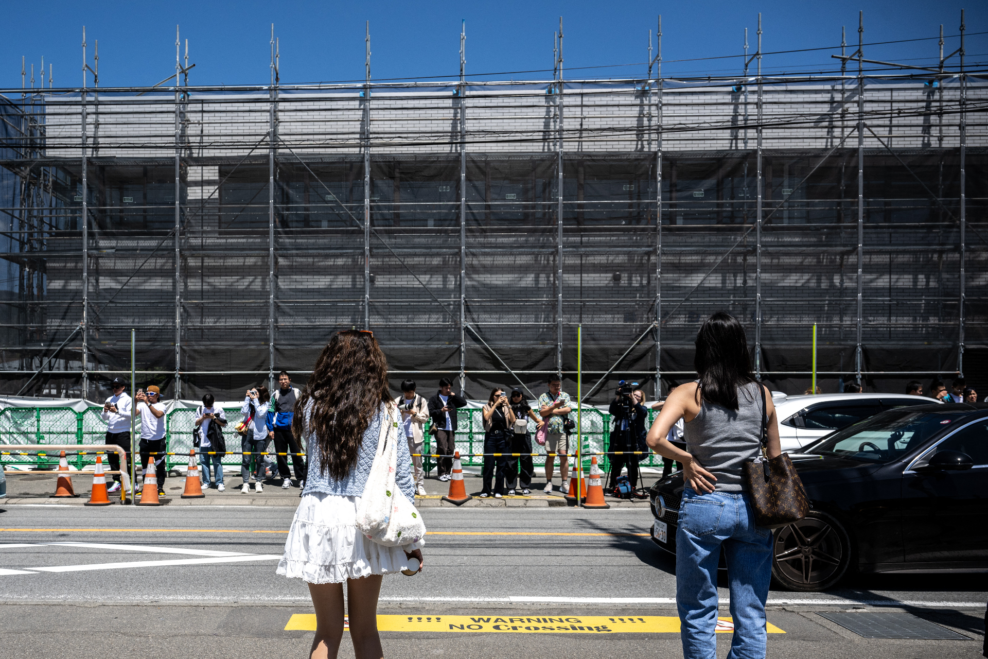 <p>Fujikawaguchiko town is taking drastic actions to deal with over-tourism by building an 8-foot-high wall to block the view of iconic Mount Fuji from a convenience store.</p>