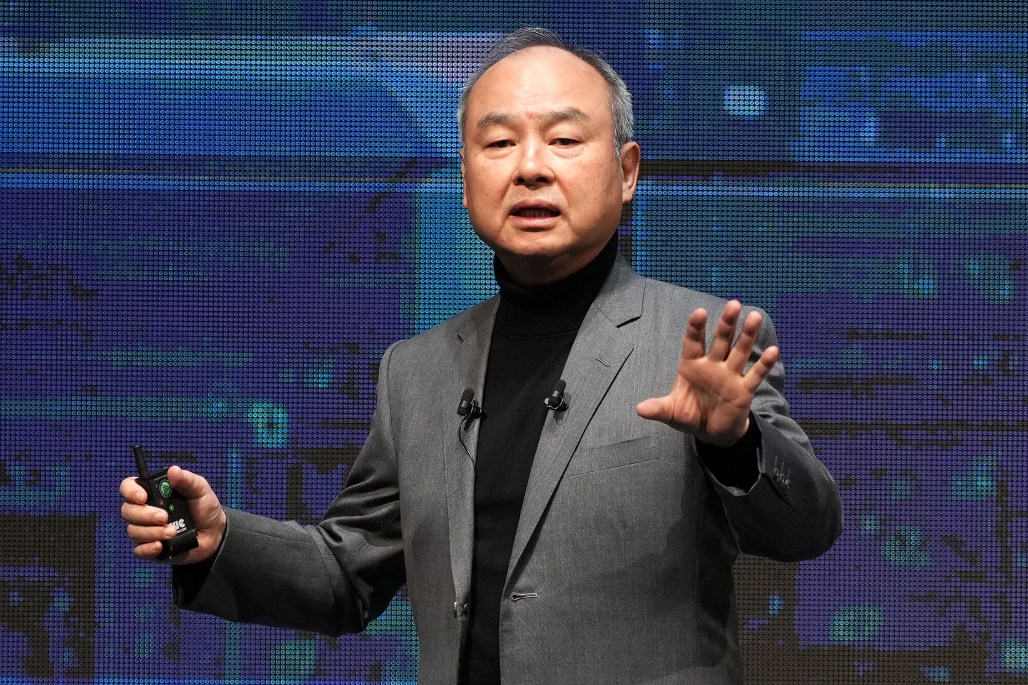 softbank is said in talks to buy troubled ai chip firm graphcore