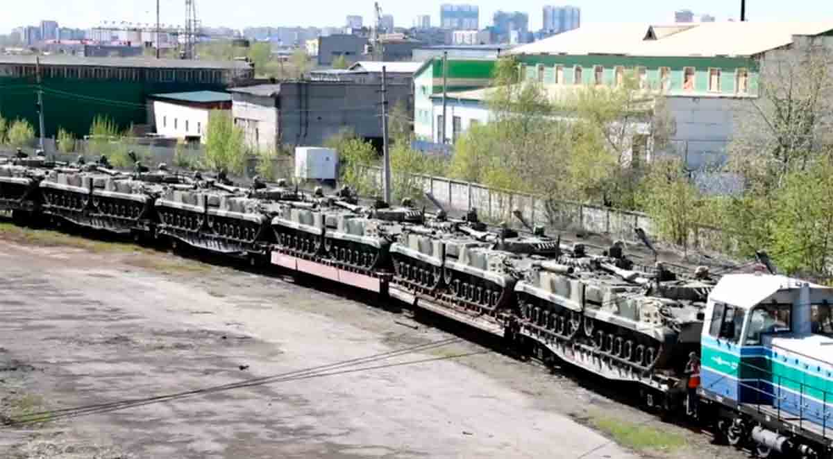 video: venäjän sotilaat vastaanottavat uuden erän panssaroituja bmp-3 ja bmd-4m ajoneuvoja