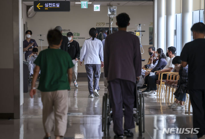 보건의료 위기 '심각' 단계서 외국 의사 면허자도 진료 허용