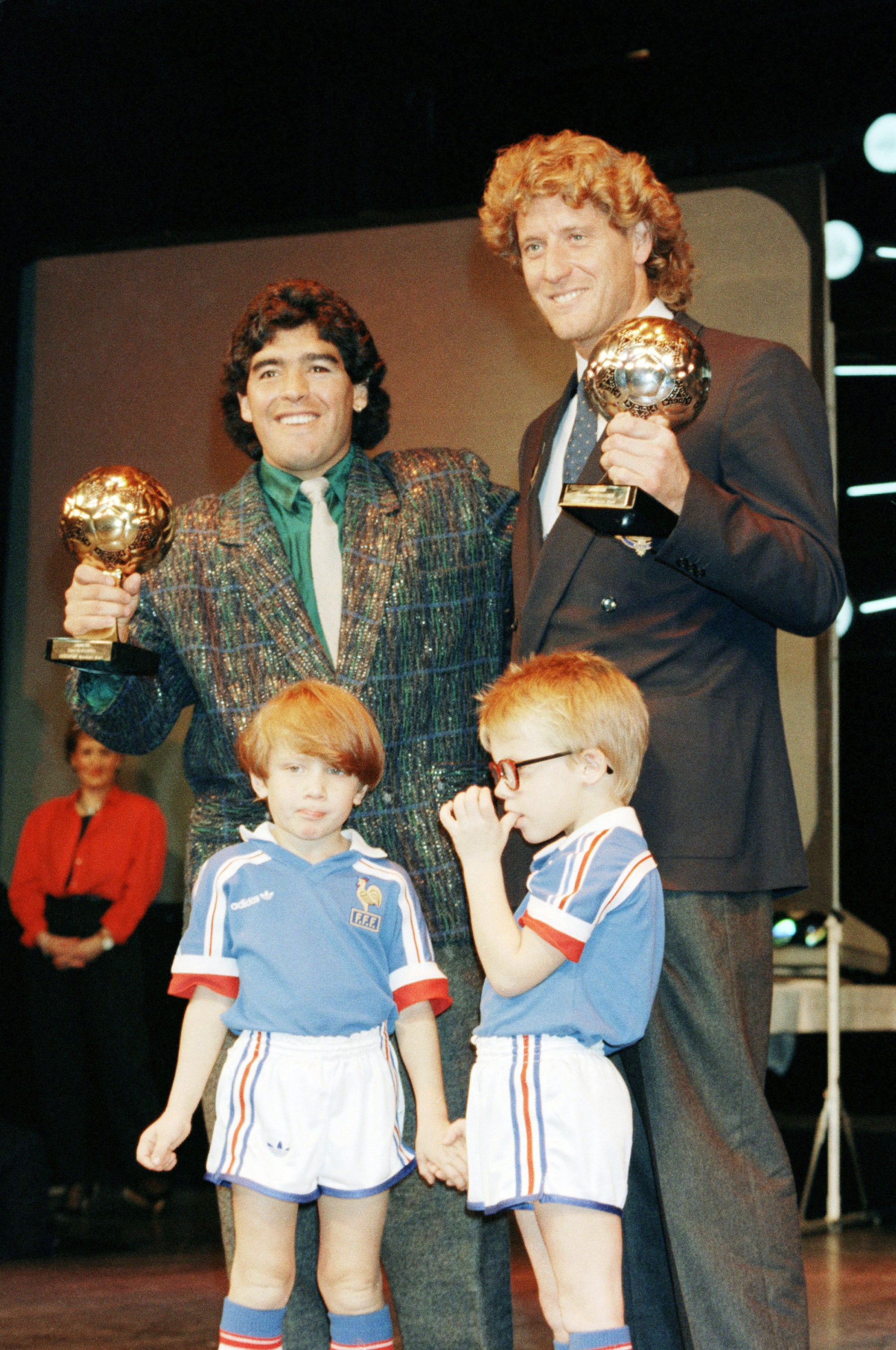maradona’s stolen world cup golden ball trophy to be auctioned in paris