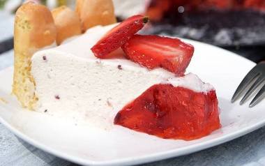 sernik na zimno z truskawkami – sprawdzone przepisy naszych czytelników. aż chce się jeść!